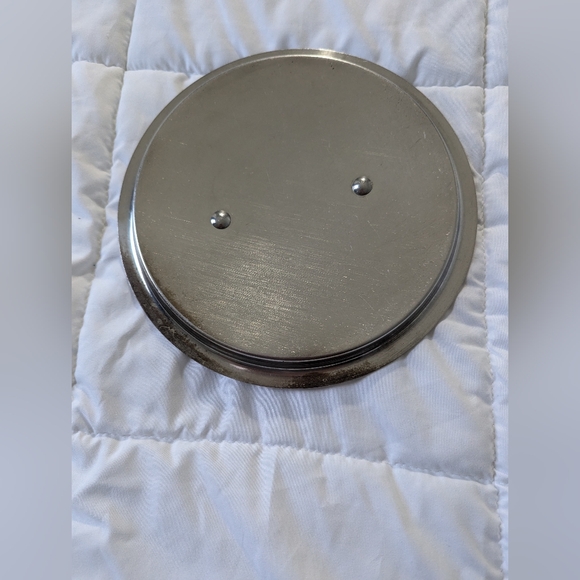 Le Creuset stainless steel 9 inch replacement lid.  GUC. 7.5 inch inside. th - Picture 6 of 7
